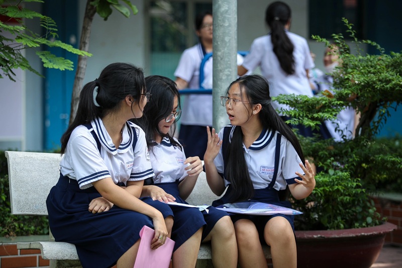 học tập qua bạn bè