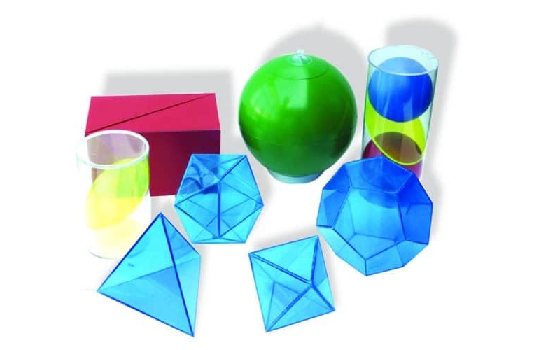 Tận dụng vật dụng thực tế và công nghệ